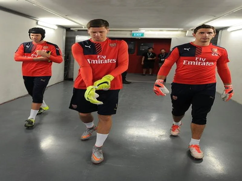 英超官方晒出图片:阿森纳U15全员抵达北京